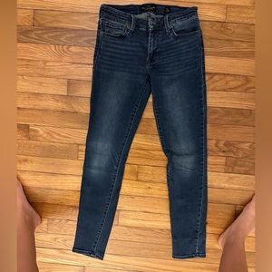 Lucky Brand Stella Skinny Jeans. Size 2 very good condition